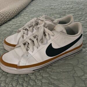Size 9 Nikes